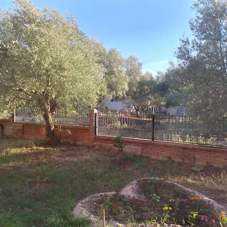 Brick House Ksamil